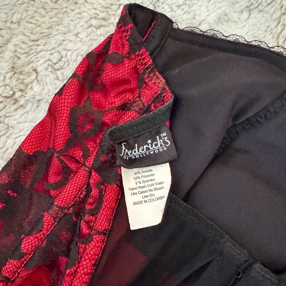 Frederick's of Hollywood Corset in Red Satin and Black Lace - Picture 3 of 4